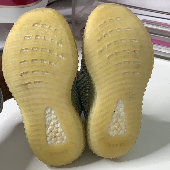 Authentic Yeezy Boost 350 - Picture 4 of 6
